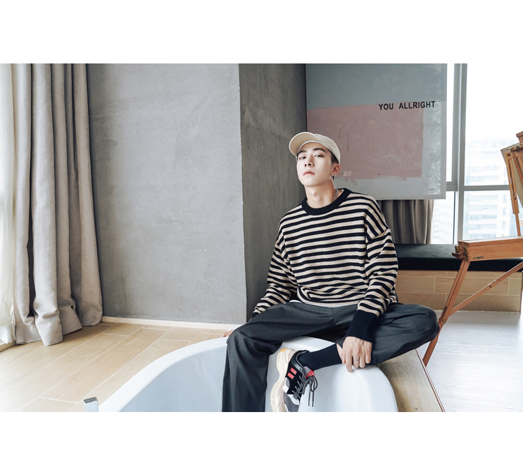 2018 mùa đông tương phản sọc áo len cổ tròn nam lỏng lẻo headband giản dị xu hướng áo len shop thời trang nam