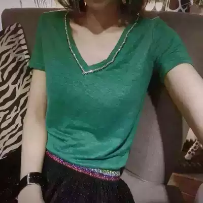 2021 summer new white short-sleeved T-shirt women's V-neck slim slim slub cotton thin top design sense