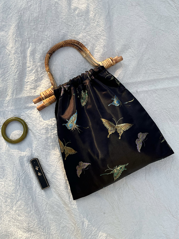 Blue Cottage Midsummer Butterfly Dream Black Gold Butterfly Jacquard Chinese Style Solid Wood Rattan Handbag Blue Cottage Midsummer Butterfly Dream Black Gold Butterfly Jacquard Chinese Style Solid Wood Rattan Handbag