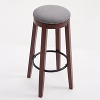 Темная нога серая ткань