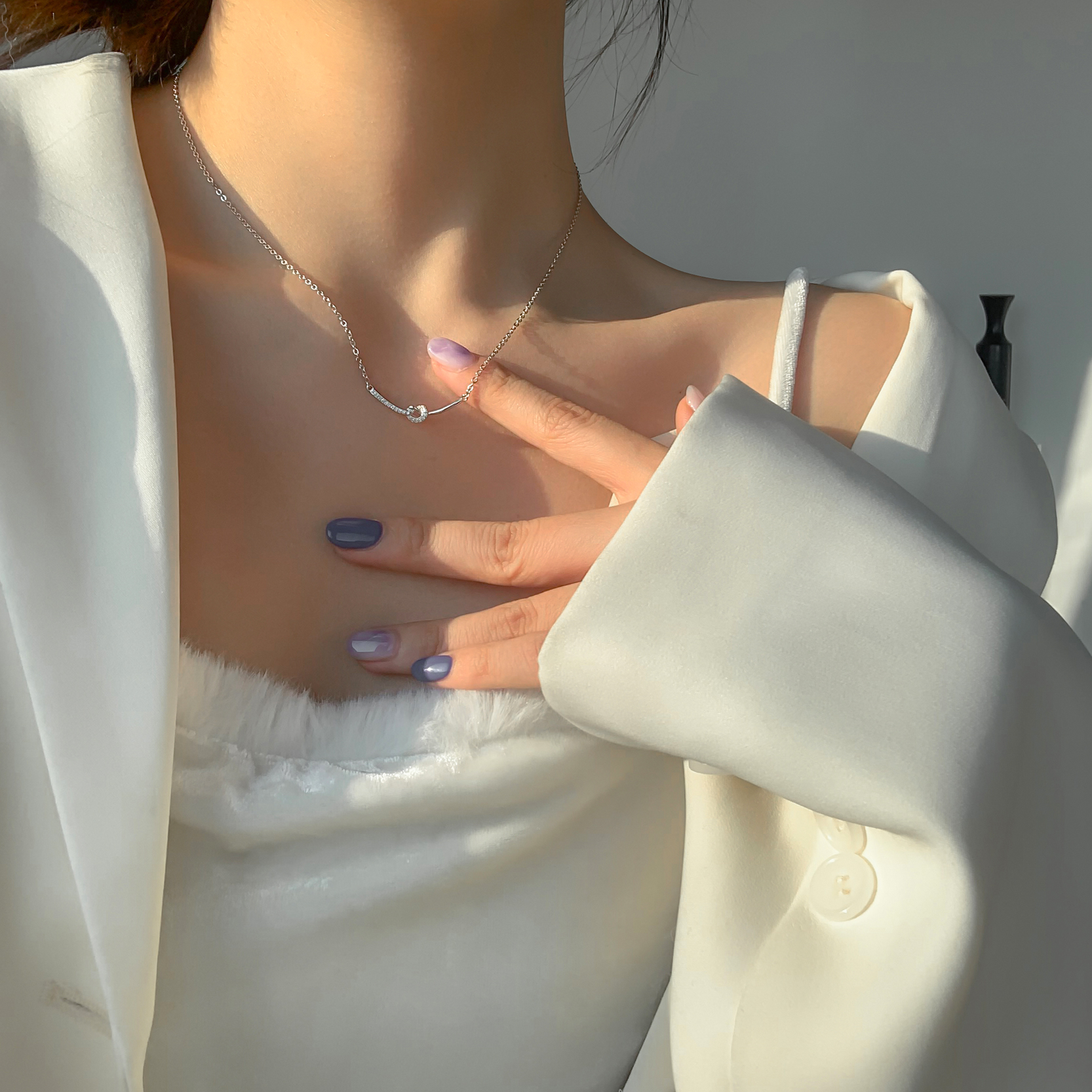 For the night knotted smile silver necklace female collarbone chain Japanese and Korean ins temperament flash drill niche wild cold wind necklace