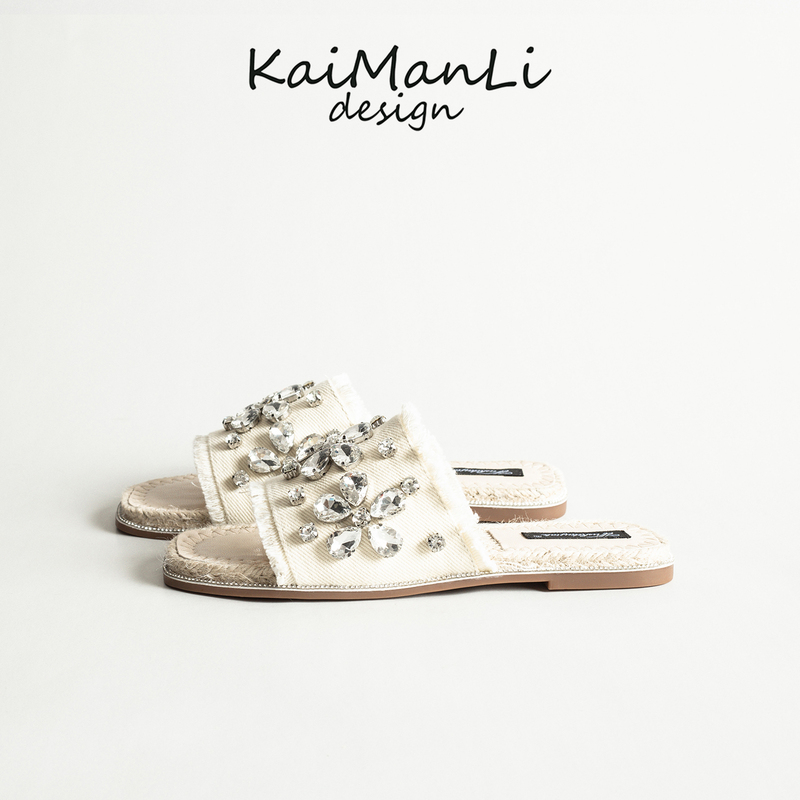 Straw Woven Rhinestone Open-Toe Sandals for Women, Suitable for Outdoor Wear in Summer 2025, New Style Slip-On Soft Flat Casual Fisherman Sandals