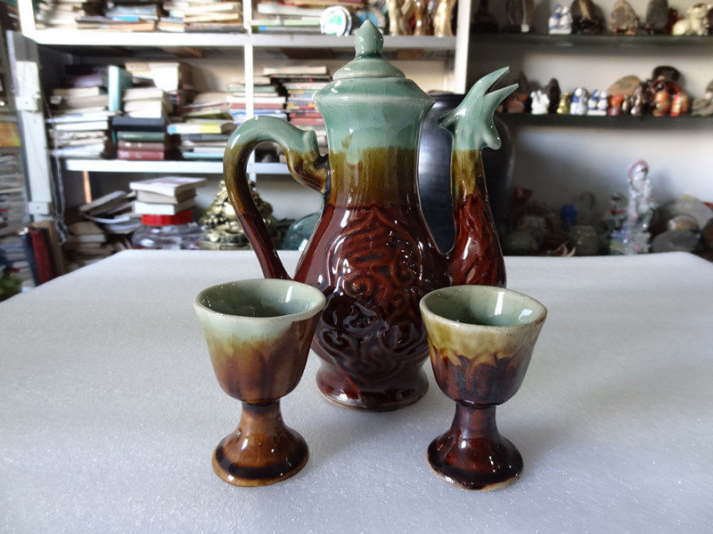 Antique collection North Korea's Goryeo Glaze Old Porcelain Wine Pot folk goods with wine glasses 
