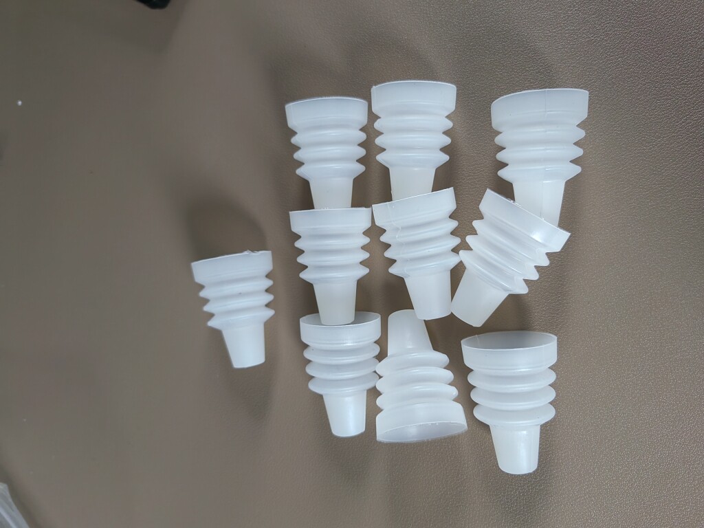 Десять белых присосок в виде яиц