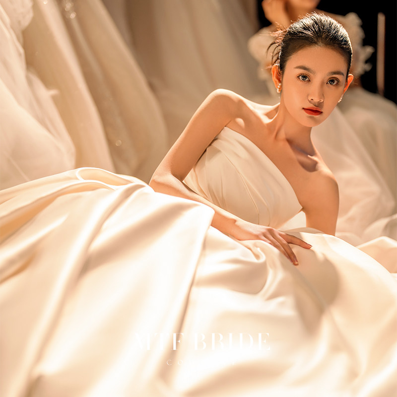 Man Ting Fang (dialogue) satin wedding dress 2022 bridal new premium texture bandeau large dragtail main veil woman