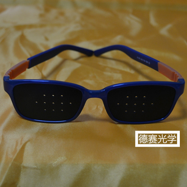 Non - myopic glasses 3 holes 5 holes 11 holes adult children 21 optional small hole glasses anti - slant sighting