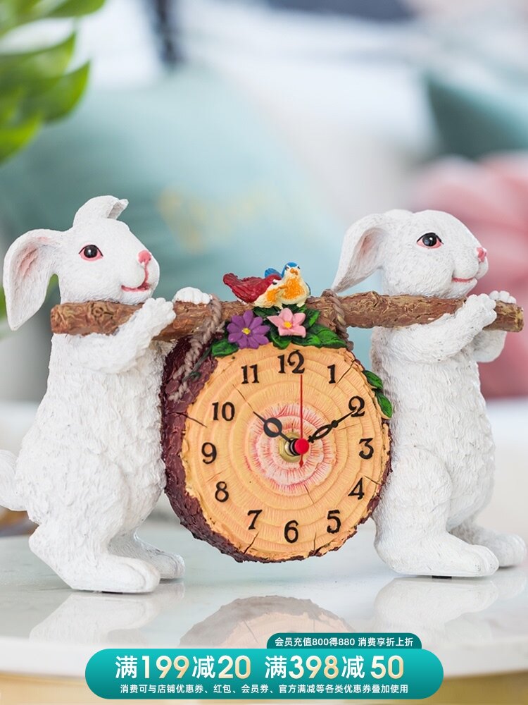 Clock ornaments Desktop personality creative table clock Small clock desktop household bedroom table clock decorative mute table