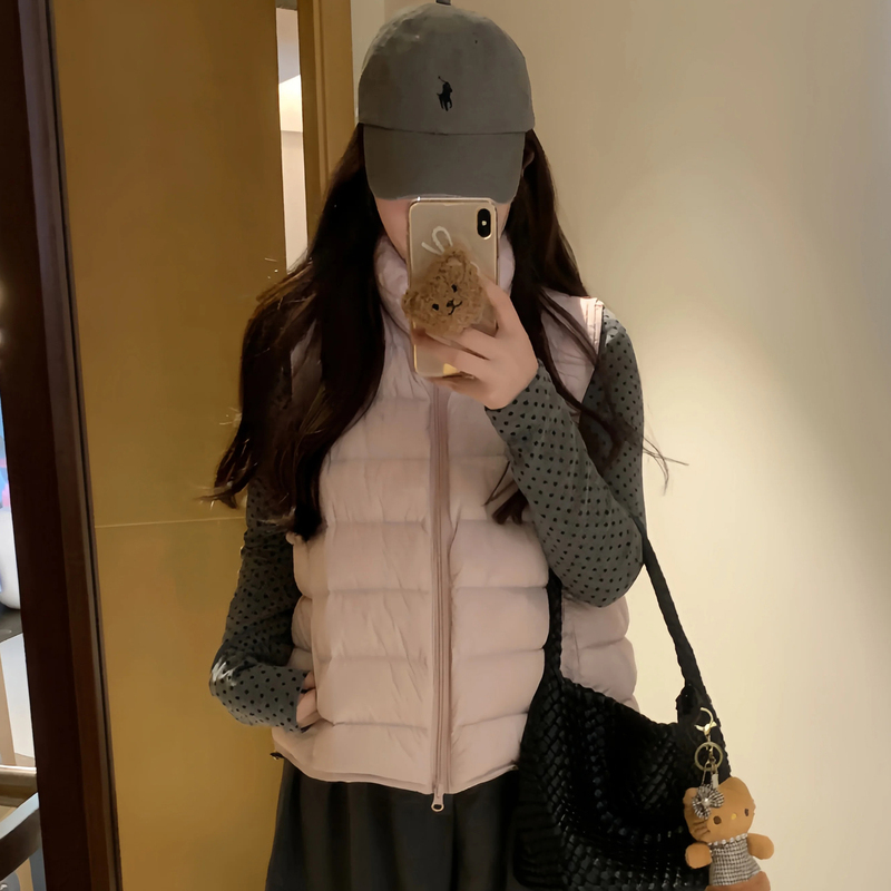 Lightweight Ribbed down Vest for Women, 2026 New Model, Popular Autumn and Winter Style, 90% White Duck Down, Warm Vest for Petite Sizes Lightweight Ribbed down Vest for Women, 2026 New Model, Popular Autumn and Winter Style, 90% White Duck Down, Warm Vest for Petite Sizes