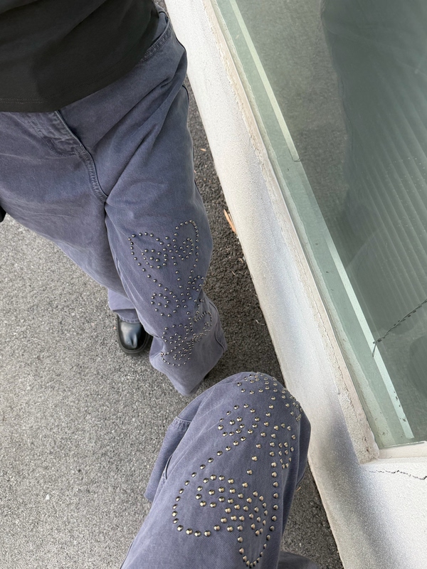 I Caught a Glimpse of Nicole/A Fusion of Iron Art Aesthetics and Washed Denim