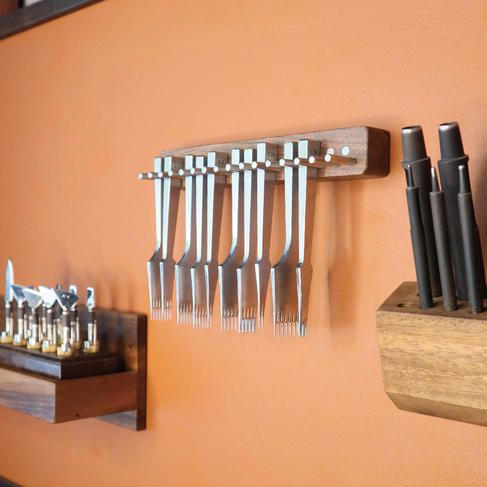 MINGJIA Inscriptions Dupin Unique Iron Art Tools Wall Strong North American Walnuts Wood Fasted Rack Shelf