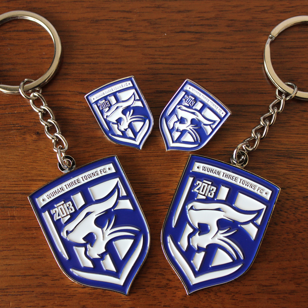 中国スーパーリーグ武漢三鎮武漢チームファンへのプレゼントチームロゴメタルキーホルダーブローチバッジペンダント