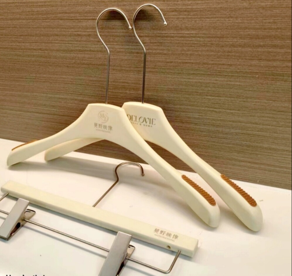 兰兰的衣架店
