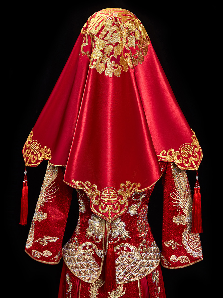 Red hijab bride wedding veil Chinese style Xiuhe suit Vintage red embroidered satin tassel head embroidered hiker