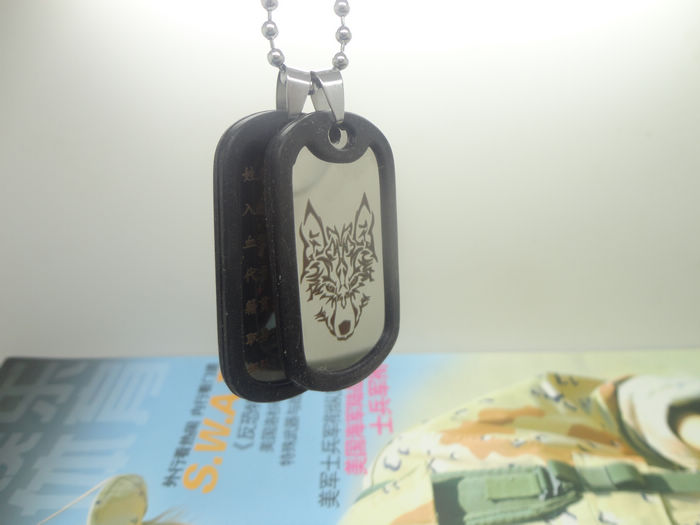 () Double-sided engraving US Military titanium steel identity card Dog tag Soldier card Front text Chinese characters Reverse pattern