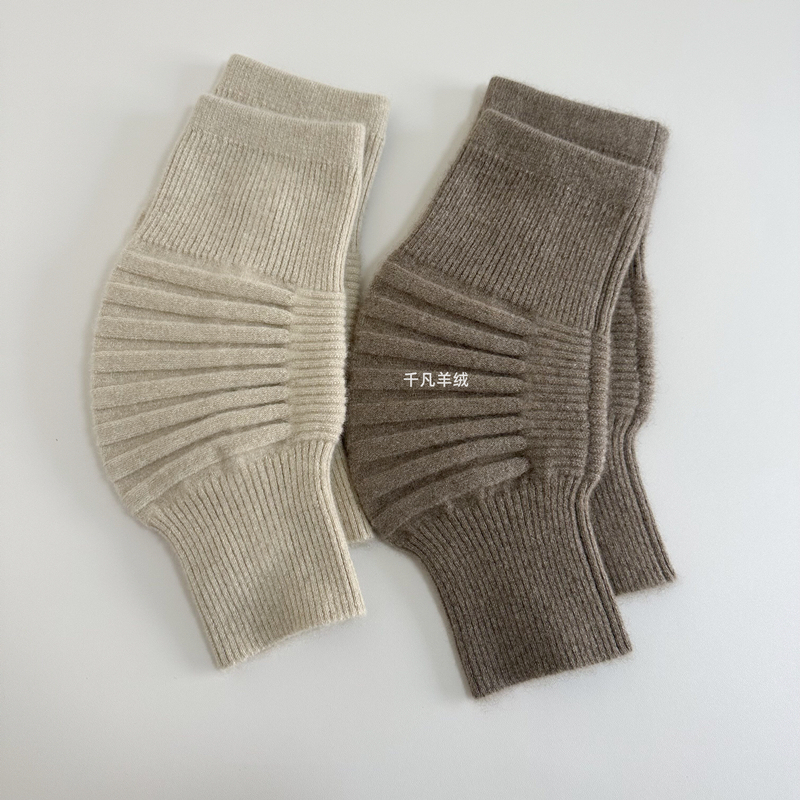 Consi Ni 100% Cashmere Knee Joint Protector, Warm for Old Cold Legs, Extra Long Thick Knitted Protective Sleeve, Cold-Proof for Men and Women Consi Ni 100% Cashmere Knee Joint Protector, Warm for Old Cold Legs, Extra Long Thick Knitted Protective Sleeve, Cold-Proof for Men and Women