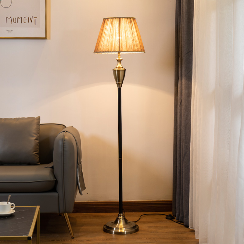 American retro high-end living room floor lamp bedroom room bedside reading book vertical Japanese ins office simple lamp