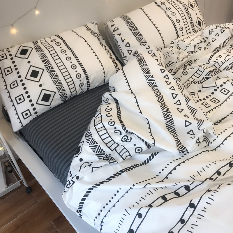 BOBO Bohemian free romantic cotton four-piece black-and-white striped cotton quilt cover and hat