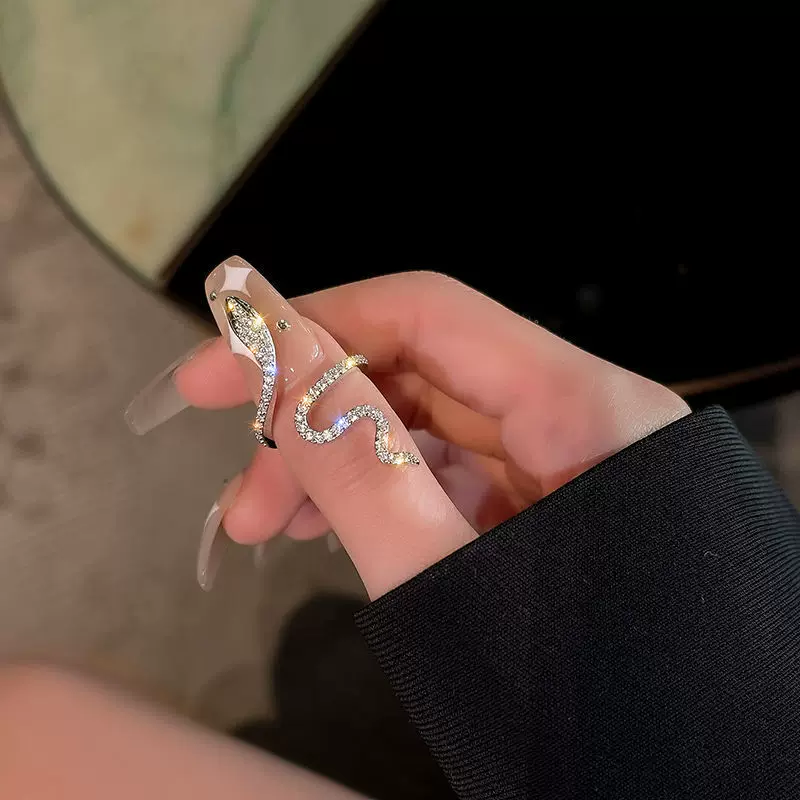 Snake Ring for a WOMEN RINGS micro -inlaid stones wrapped around the snake ring women's fashion ring