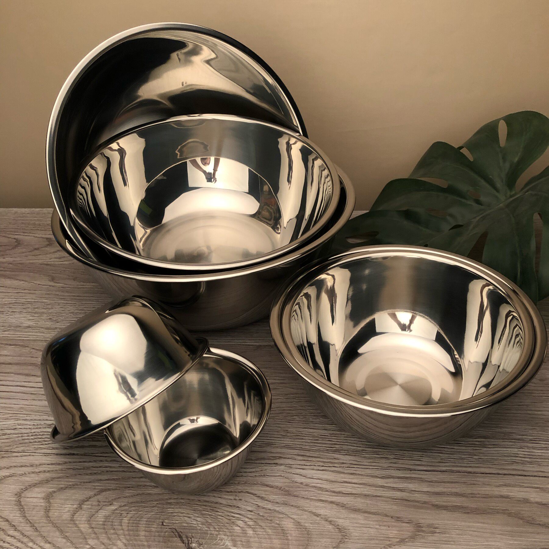 Thickened stainless steel basin washing vegetables large round bottom baking kneading dough beating egg basin mixing basin bevel and basin 12-34