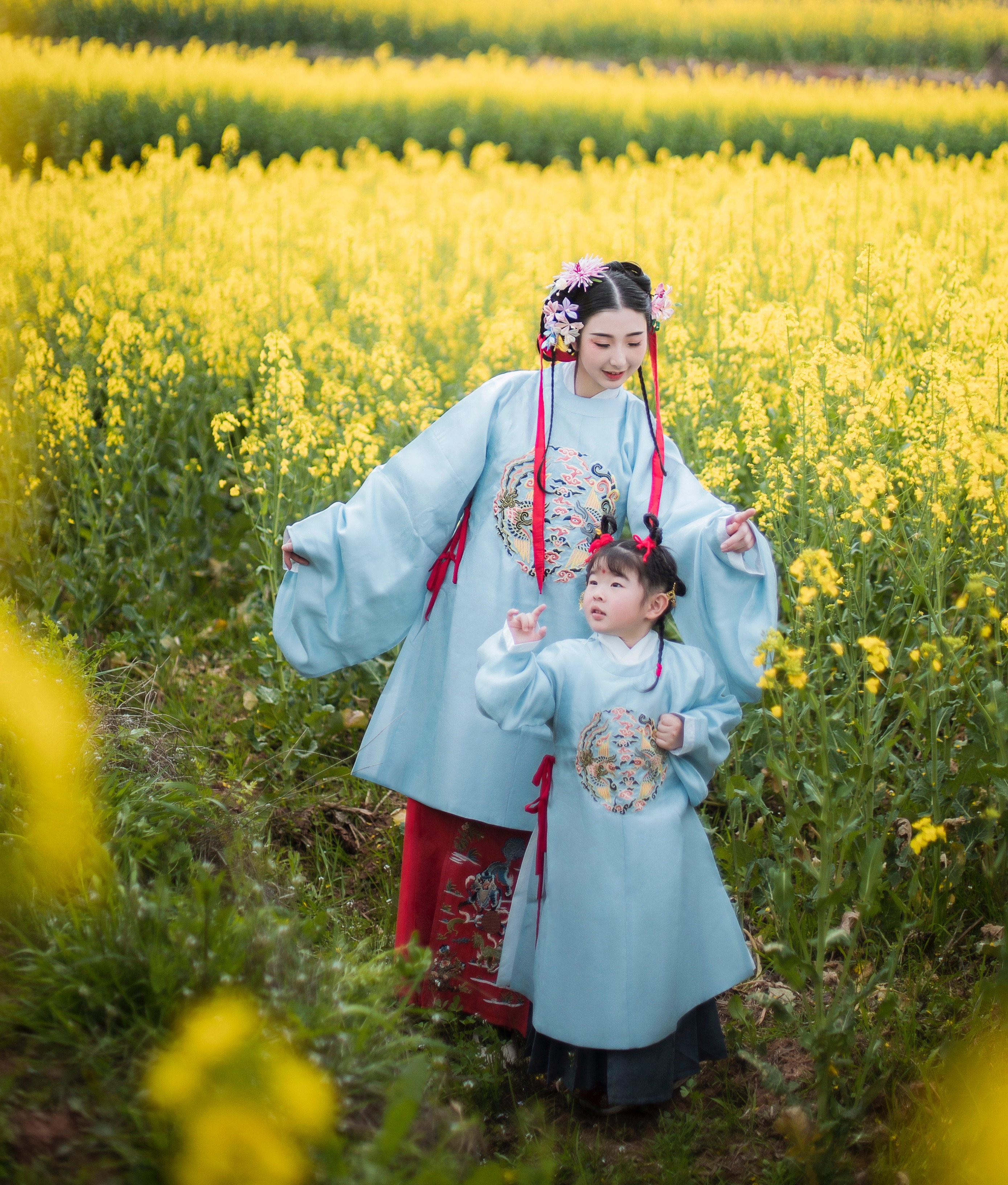 (Cantonese Huaxiang) Hanfu (formerly 100 tolerated) parent-child dress with bright and round collar and phoenix-embroidered padded jacket nepotism dress