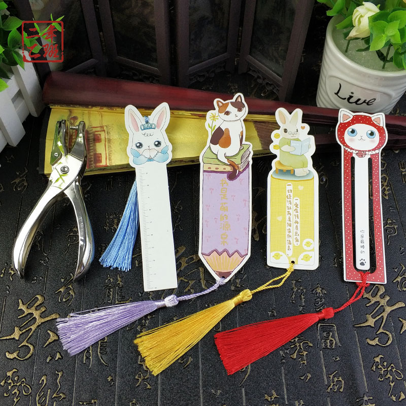 Bookmark creative little frescoed student with a classic Chinese wind up to a custom cartoon original hand-painted paper box dress