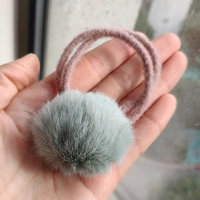 Зеленый шарик + розовая резинка.