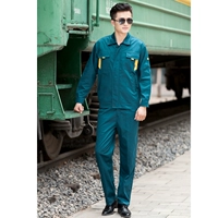 Темно -зеленый костюм