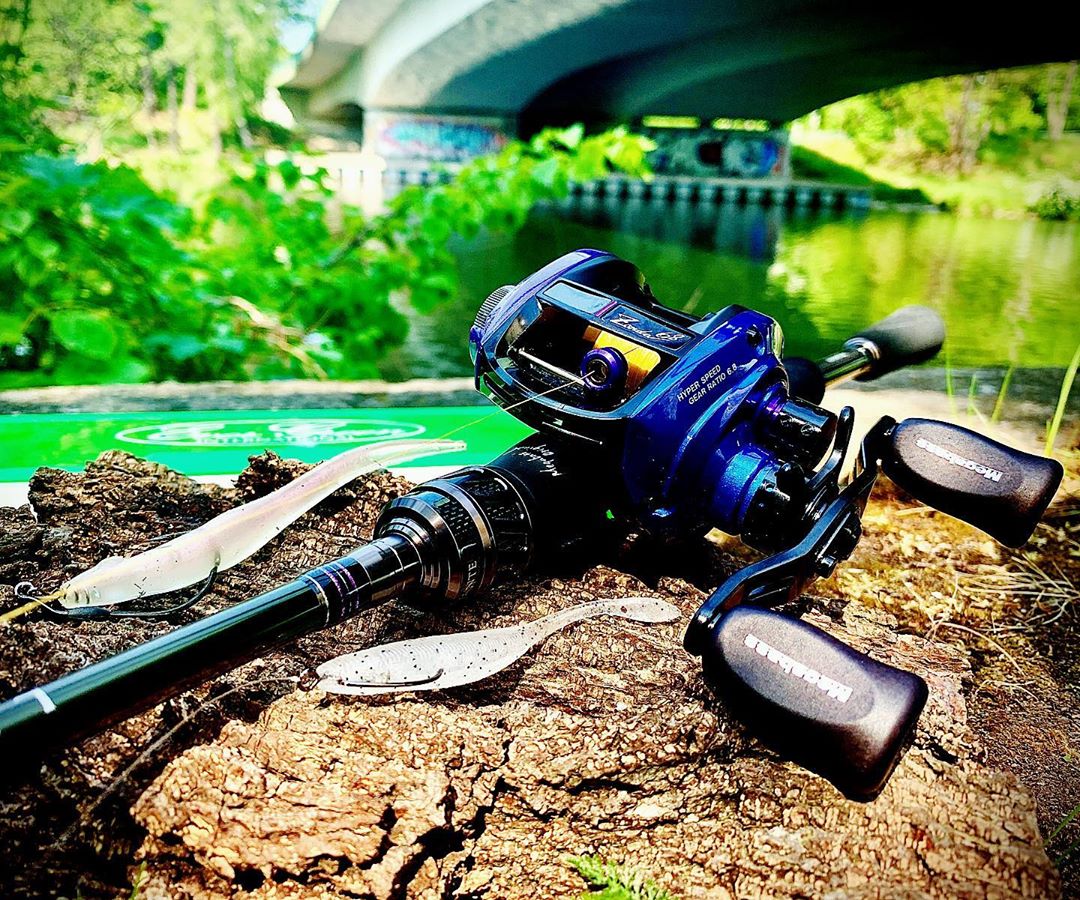 Japan MEGABASS Levante Levante is a two-section multi-sports tour portable long-drop road pole