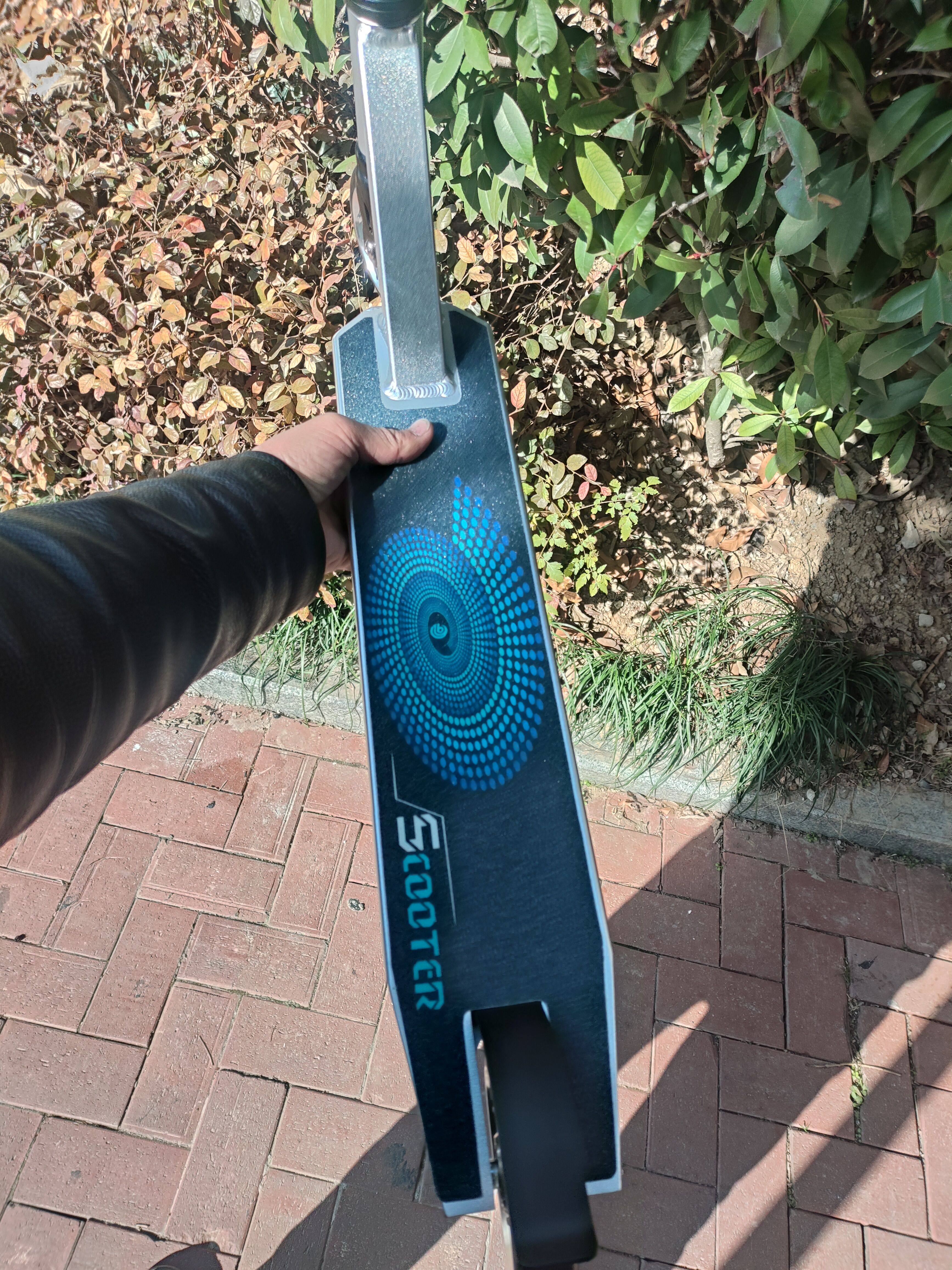 Самокат 特技滑板车专业极限运动人物街头青年学生成人两轮校园滑板车