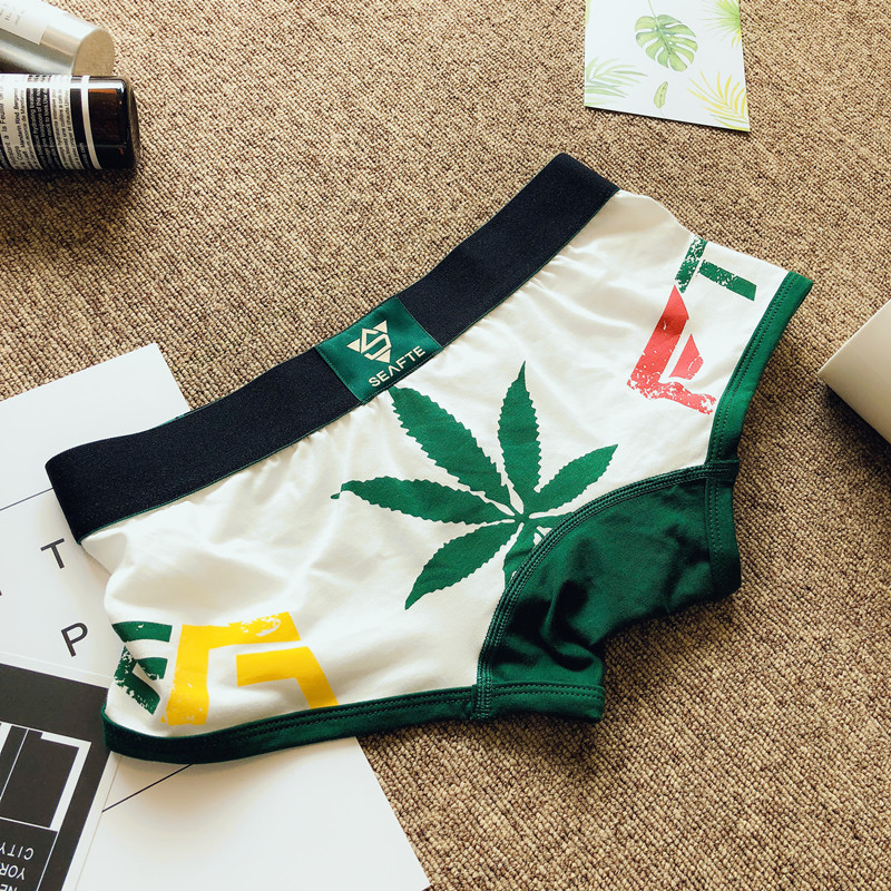 Chất liệu cotton nam Boxer Tóm tắt Thanh niên Cotton Cá tính Maple Leaf Quần short gợi cảm Đầu thấp Quần bó Quần thể thao quan lot khe nam