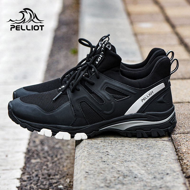 Burhy and outdoor climbing shoes for men and women anti-wear and wear shoes with light and breathable hiking shoes