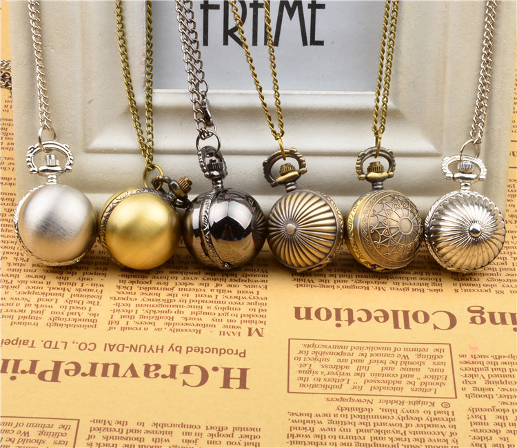 European and American Classic Fashion Retro Pocket Watch for Men and Women, Spherical, Cute, Versatile, Personalized Hanging Watch, Gift Necklace Watch  Promotion