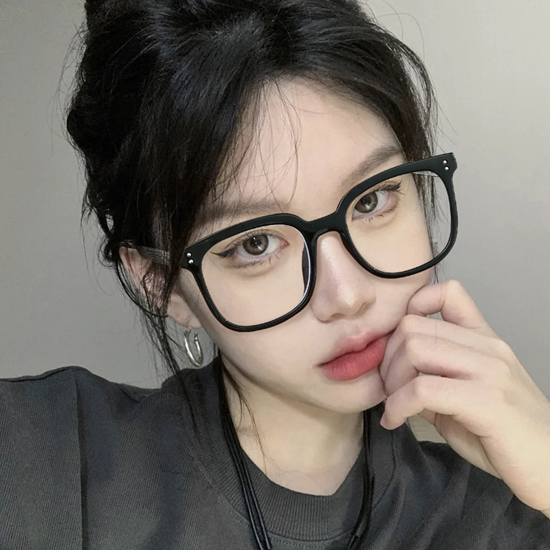 Net red black frame plain glasses female Korean version of the tide myopia can be equipped with degrees of anti-blue light anti-radiation flat mirror glasses male