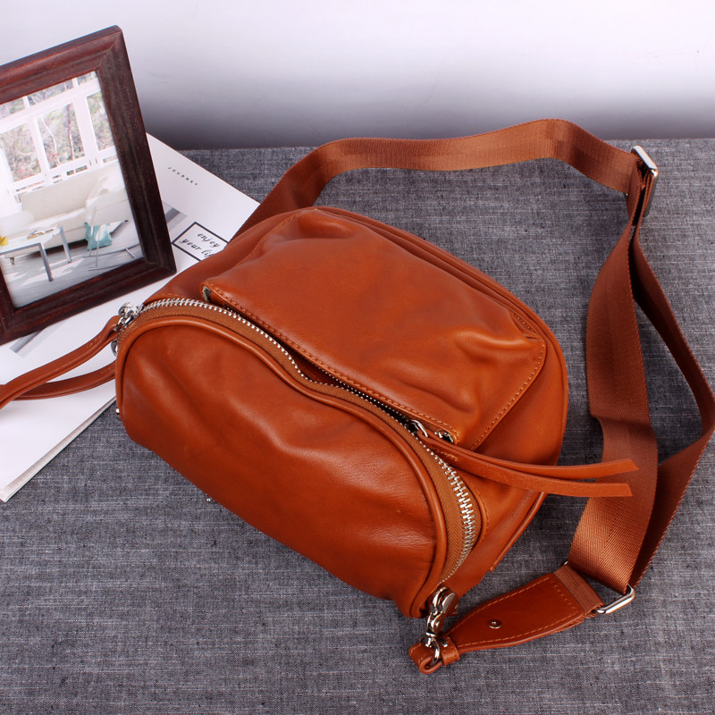 First layer cowhide messenger bag female 2022 new leather saddle bag Japanese casual chest bag small bag soft leather shoulder bag