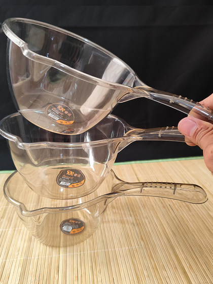 家用厨房水瓢加厚塑料水勺洗澡舀水勺水漂舀子长柄透明洗头水勺子