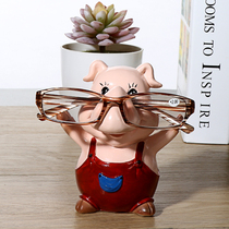 Creative animal glasses shelf Glasses shop display props Office desktop ornaments Pig glasses storage bracket