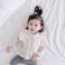 Cô gái trẻ mùa xuân và mùa thu thêu tay áo ren bé bé trăm ngày cotton bướm vest top áo gile cho bé trai Áo ghi lê