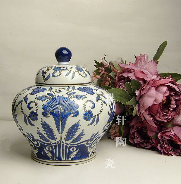 New Chinese-style retro blue and white ceramic decorative utensils decoration home accessories hand-painted craft Ming and Qing storage jars