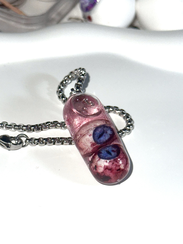 Eyeball Capsule Necklace with Flowing Sand, Movable, Unique and Niche, Valentine's Day Gift, Bloody Jewelry Eyeball Capsule Necklace with Flowing Sand, Movable, Unique and Niche, Valentine's Day Gift, Bloody Jewelry