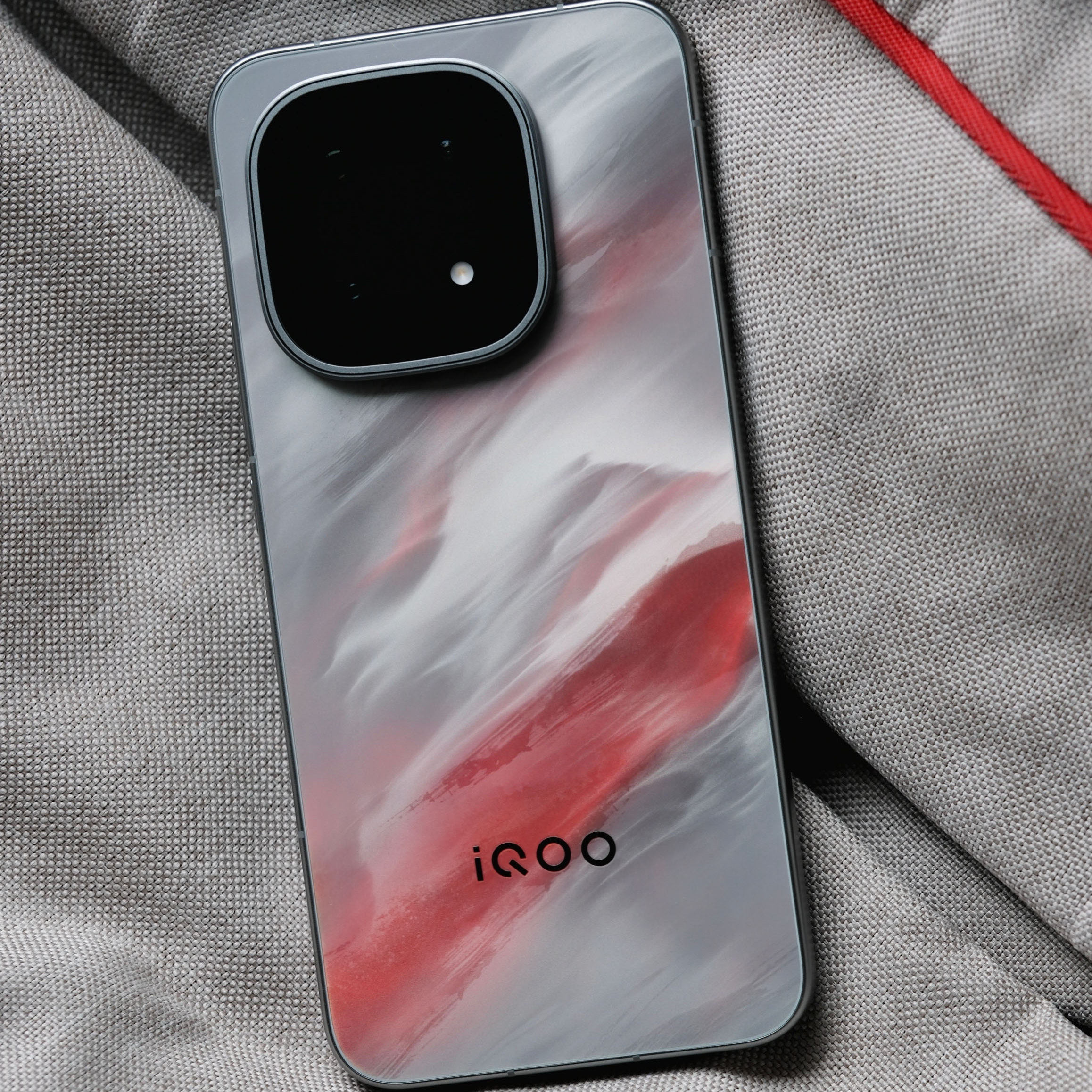 别被名字骗了！iQOO 15十周年典藏版，这才是真·视觉领导者_手机_淘宝数码网