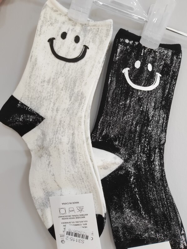 New Spring, Summer, and Autumn Silver Painted Graffiti Heavy-Duty Smiley Face Personalized Mid-Tube Socks for Women, Versatile, Fashionable, Stylish, Thin Cotton