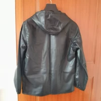 Черная короткая шапка