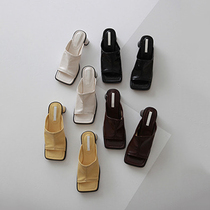 OMG is so good-looking isnt it? Its amazing Fashionable square-headed high-heeled sandals