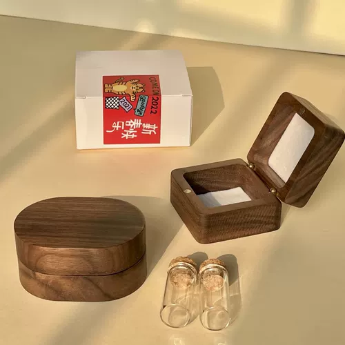 Детская коллекция сувенирных волос.