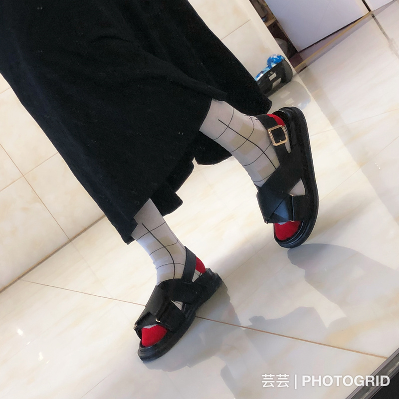Mùa thu màu retro thể hiện màu sắc catwalk phù hợp với vớ bê bê vớ vớ nữ vớ với dép retro vớ thủy triều tất trắng cao cổ