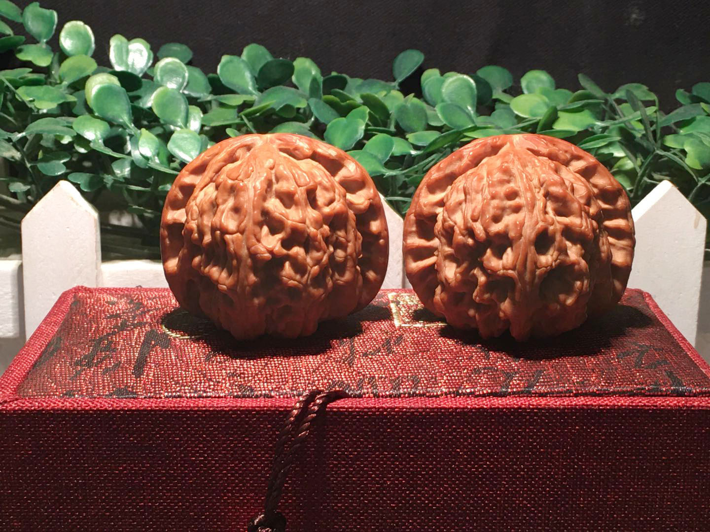 Text to play walnut official hat Yuanbao General's head Toad Head Palace Lantern Four Buildings Large Thick Gluten Kowloon Gluten Phoenix Lions head