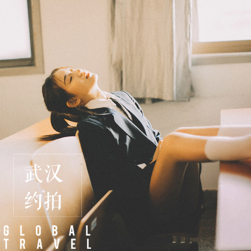 Wuhan Graduation Photo Photographer Approp. Personal Write Real Art Photos Lovers Day Department Small Frescoed Private Room Clothing Rental