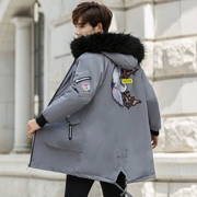 Áo khoác lông cotton cổ áo dài mùa đông Hàn Quốc phiên bản áo khoác cotton thêu dày cộng với nhung xuống áo khoác cotton nam