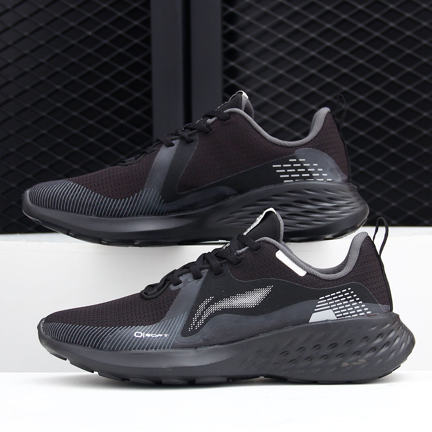 Li Ning Sports Fashion Light Breathable Comfortable SOFT ELEMENT Men's Shock Absorbing Running Shoes ARHR077