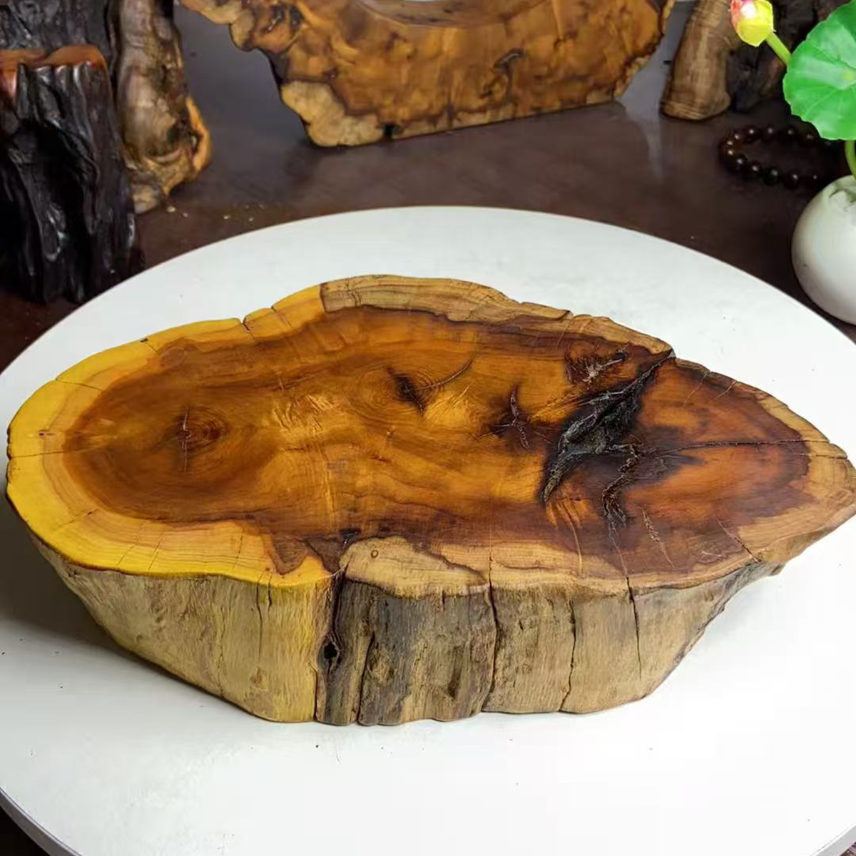 木质底座：承载回忆的艺术载体